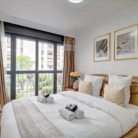 119-typical Near Republique