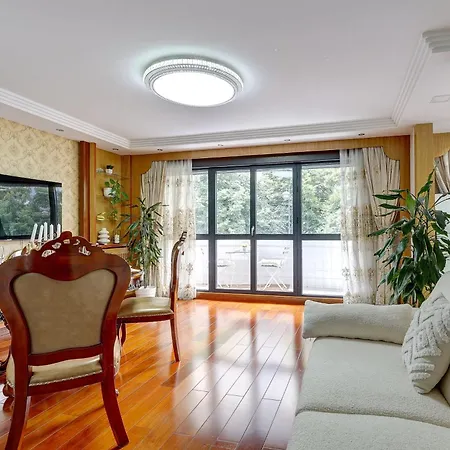 119-typical Near Republique