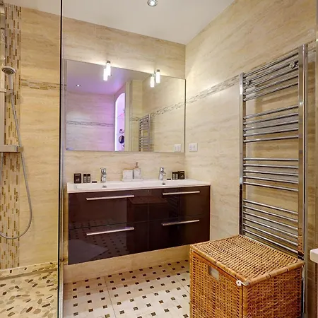 119-typical Near Republique Apartment *